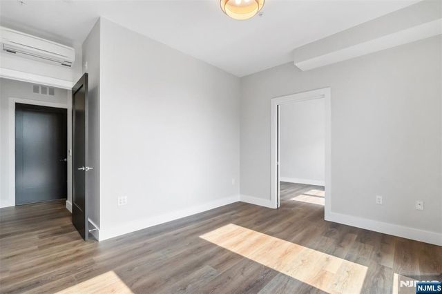 21 Lincoln Park 300, Newark, NJ 07102