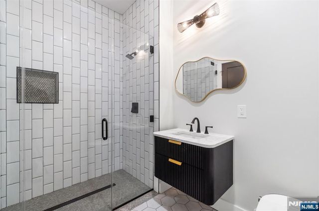 21 Lincoln Park 300, Newark, NJ 07102
