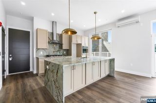 21 Lincoln Park 300, Newark, NJ 07102