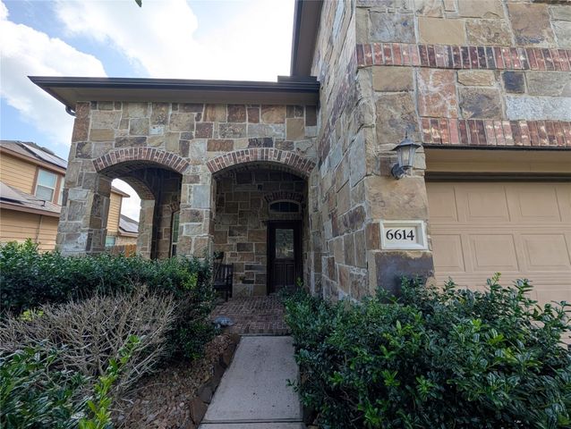 6614 Hunters Creek Lane, Baytown, TX 77521