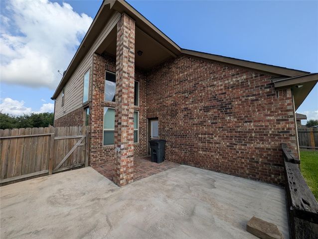 6614 Hunters Creek Lane, Baytown, TX 77521