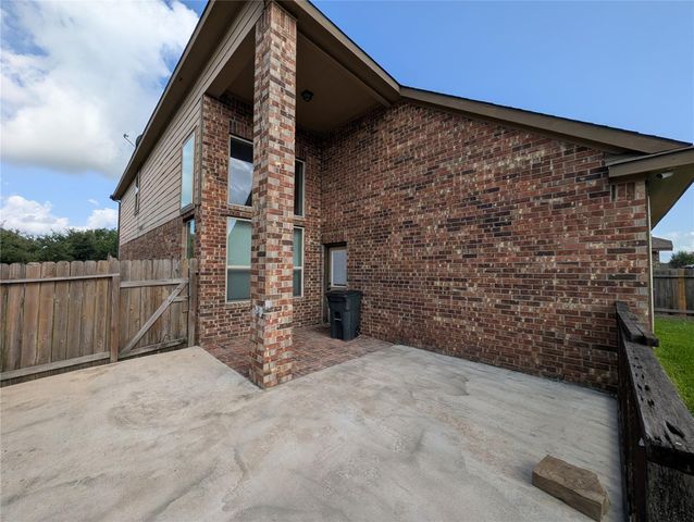 6614 Hunters Creek Lane, Baytown, TX 77521