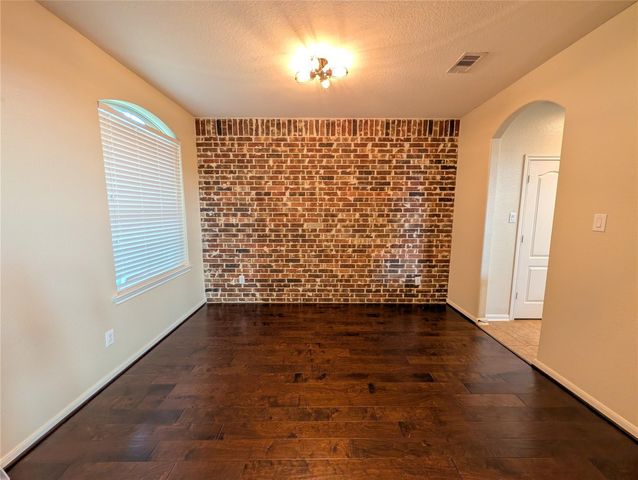 6614 Hunters Creek Lane, Baytown, TX 77521