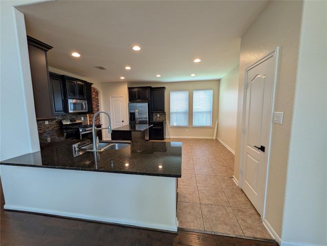 6614 Hunters Creek Lane, Baytown, TX 77521