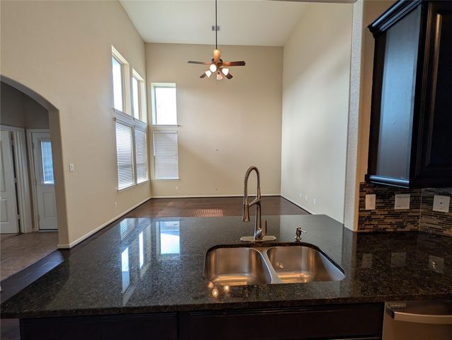 6614 Hunters Creek Lane, Baytown, TX 77521