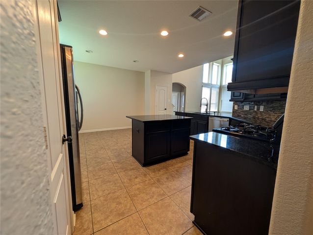6614 Hunters Creek Lane, Baytown, TX 77521