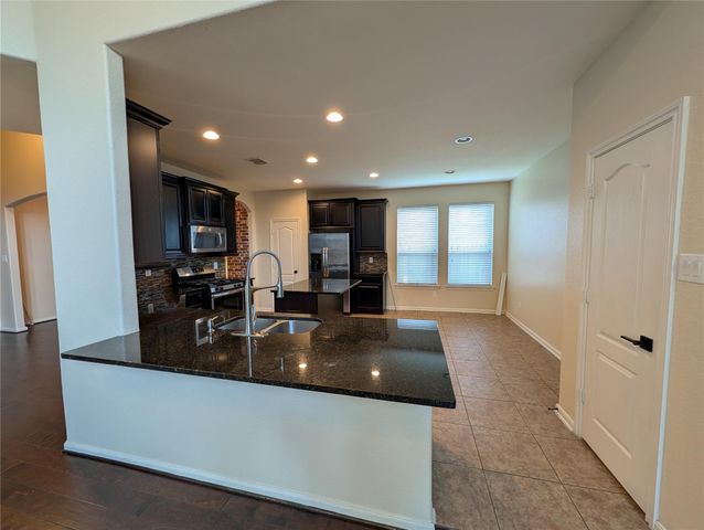 6614 Hunters Creek Lane, Baytown, TX 77521