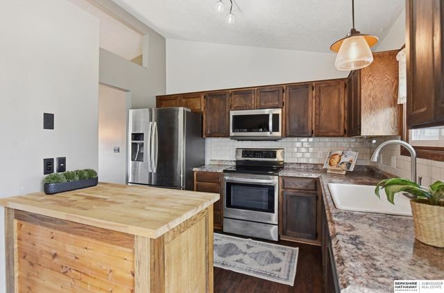 6213 N 80th Street, Omaha, NE 68134