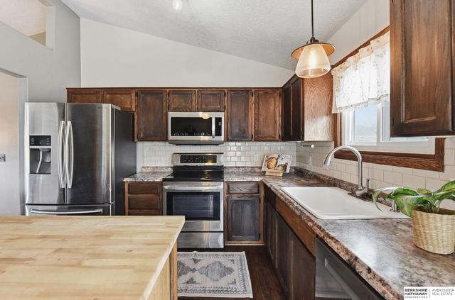 6213 N 80th Street, Omaha, NE 68134