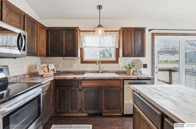 6213 N 80th Street, Omaha, NE 68134