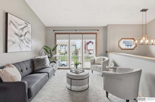 6213 N 80th Street, Omaha, NE 68134