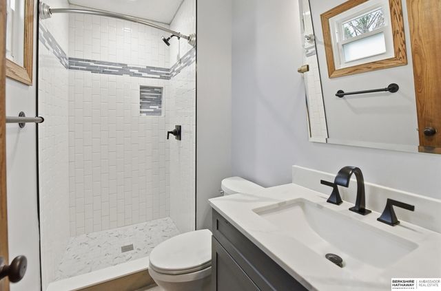 6213 N 80th Street, Omaha, NE 68134