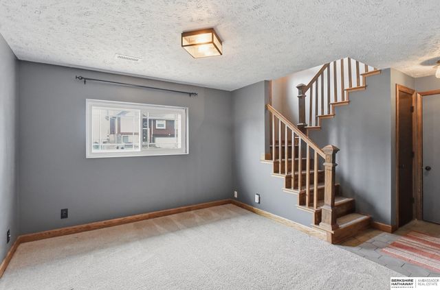 6213 N 80th Street, Omaha, NE 68134