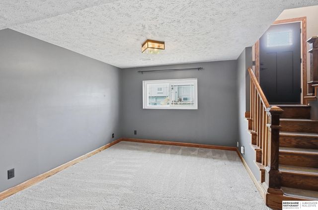 6213 N 80th Street, Omaha, NE 68134