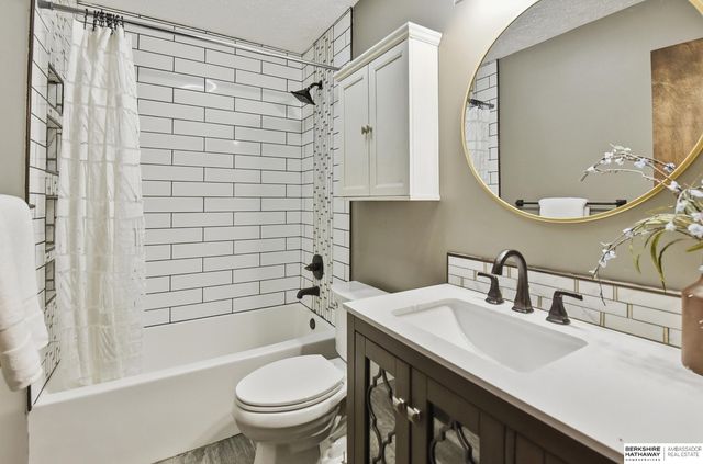 6213 N 80th Street, Omaha, NE 68134