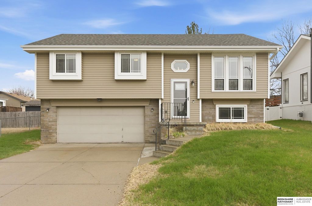 6213 N 80th Street, Omaha, NE 68134