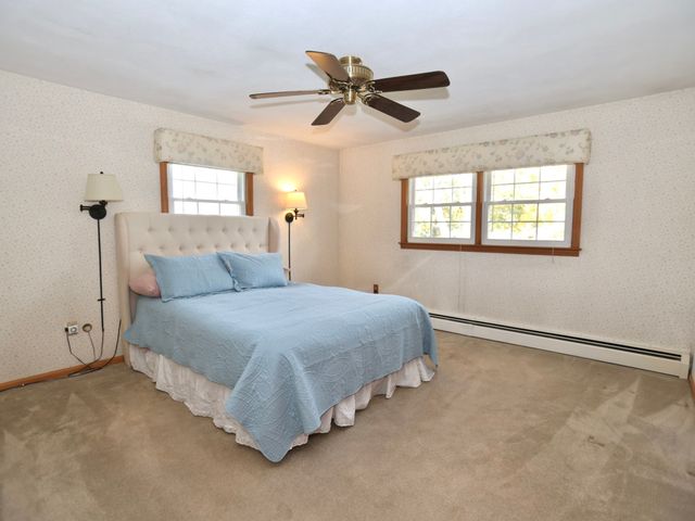 16 Hycrest Dr, Worcester, MA 01606