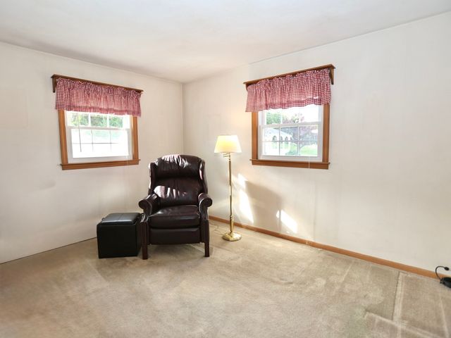16 Hycrest Dr, Worcester, MA 01606
