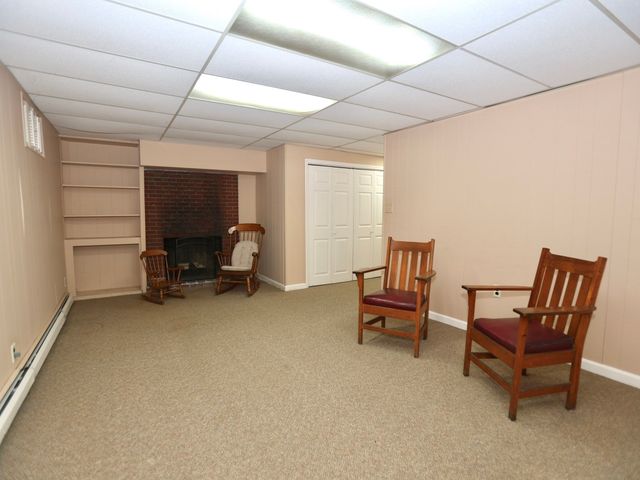 16 Hycrest Dr, Worcester, MA 01606