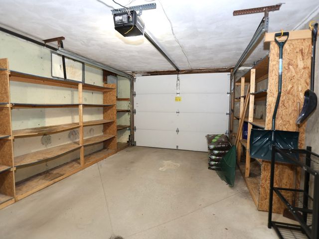 16 Hycrest Dr, Worcester, MA 01606