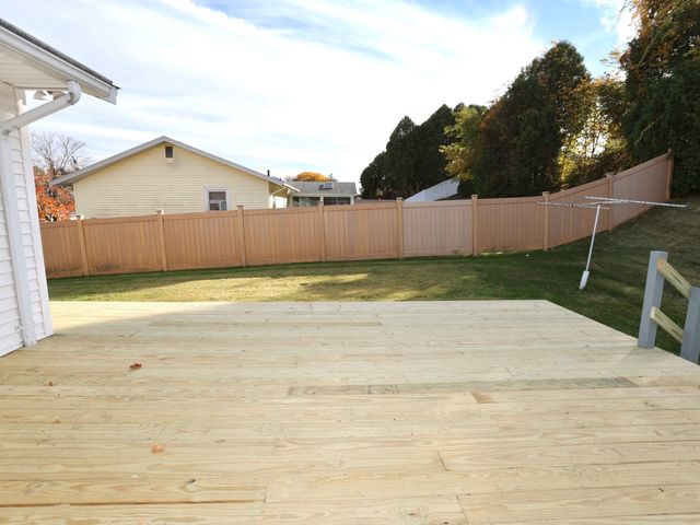 16 Hycrest Dr, Worcester, MA 01606