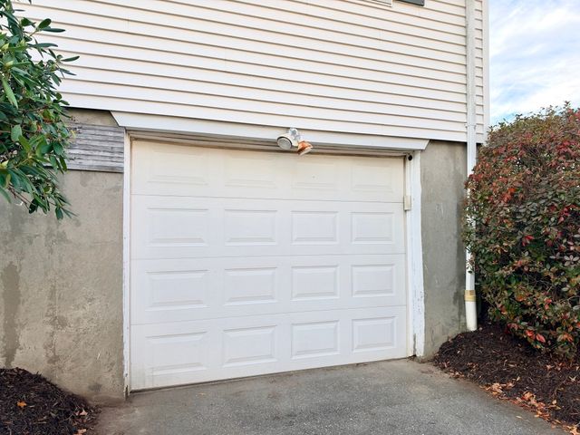 16 Hycrest Dr, Worcester, MA 01606
