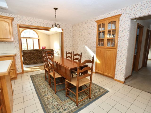16 Hycrest Dr, Worcester, MA 01606