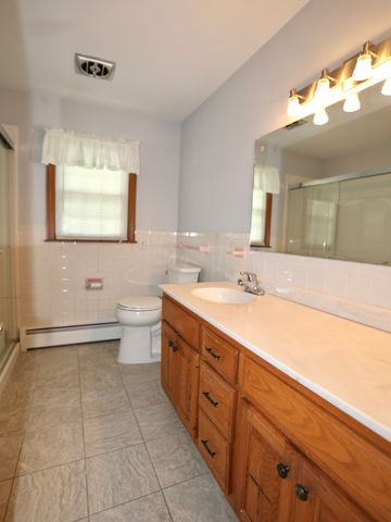 16 Hycrest Dr, Worcester, MA 01606