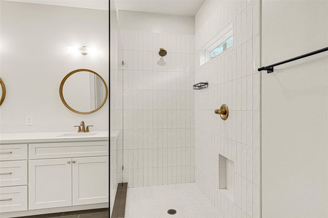 1405 E 33rd Street A, Houston, TX 77022