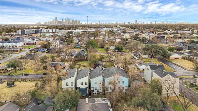 1405 E 33rd Street A, Houston, TX 77022