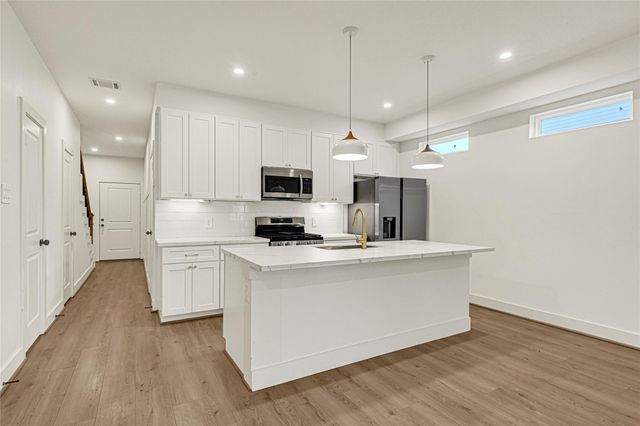 1405 E 33rd Street A, Houston, TX 77022