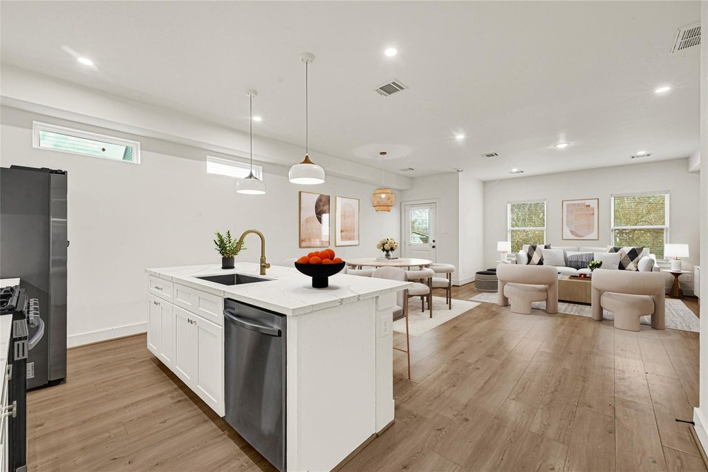 1405 E 33rd Street A, Houston, TX 77022