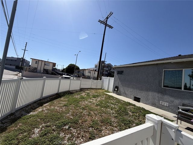 7502 N Hollywood Way, Burbank, CA 91505