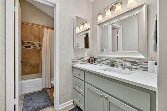 210 Oak Bay St 504, Rockport, TX 78382