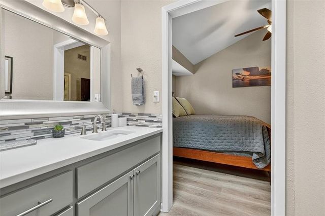 210 Oak Bay St 504, Rockport, TX 78382