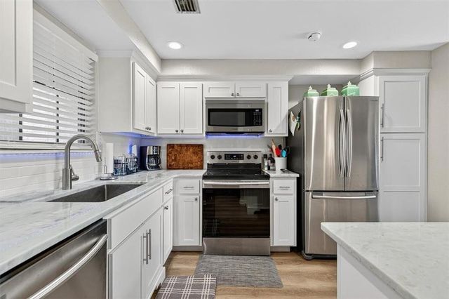 210 Oak Bay St 504, Rockport, TX 78382