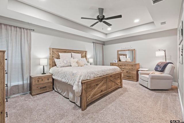 16022 Crossing Cir, Lindale, TX 75771
