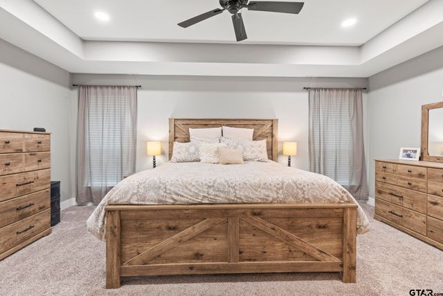 16022 Crossing Cir, Lindale, TX 75771