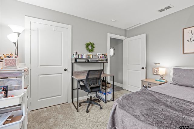 16022 Crossing Cir, Lindale, TX 75771