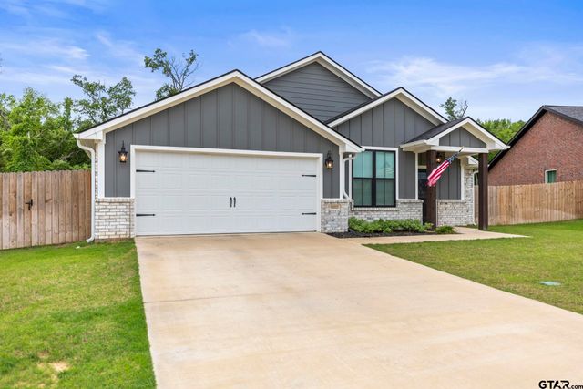16022 Crossing Cir, Lindale, TX 75771