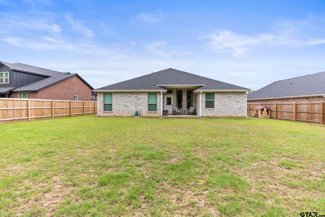 16022 Crossing Cir, Lindale, TX 75771