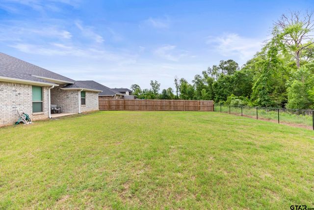 16022 Crossing Cir, Lindale, TX 75771