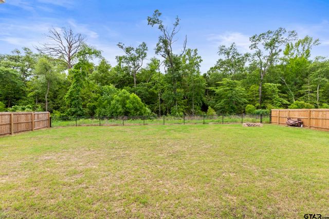 16022 Crossing Cir, Lindale, TX 75771