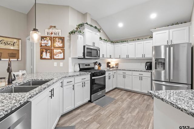 16022 Crossing Cir, Lindale, TX 75771