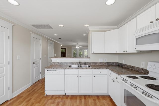 1725 Harvey Mitchell Parkway S 2325, College Station, TX 77840