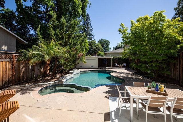 1023 Roosevelt Avenue, Redwood City, CA 94061