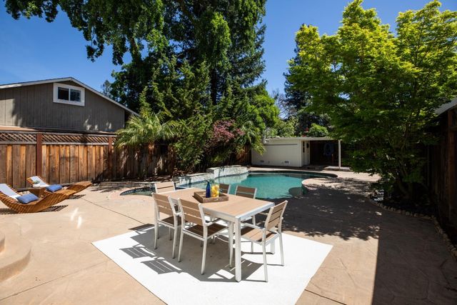 1023 Roosevelt Avenue, Redwood City, CA 94061