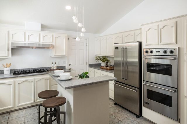 1023 Roosevelt Avenue, Redwood City, CA 94061