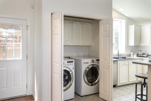 1023 Roosevelt Avenue, Redwood City, CA 94061