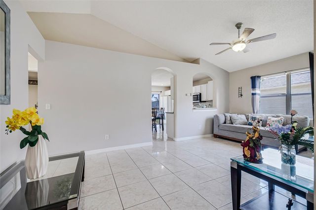 2944 COOL BREEZE CIRCLE, St Cloud, FL 34769